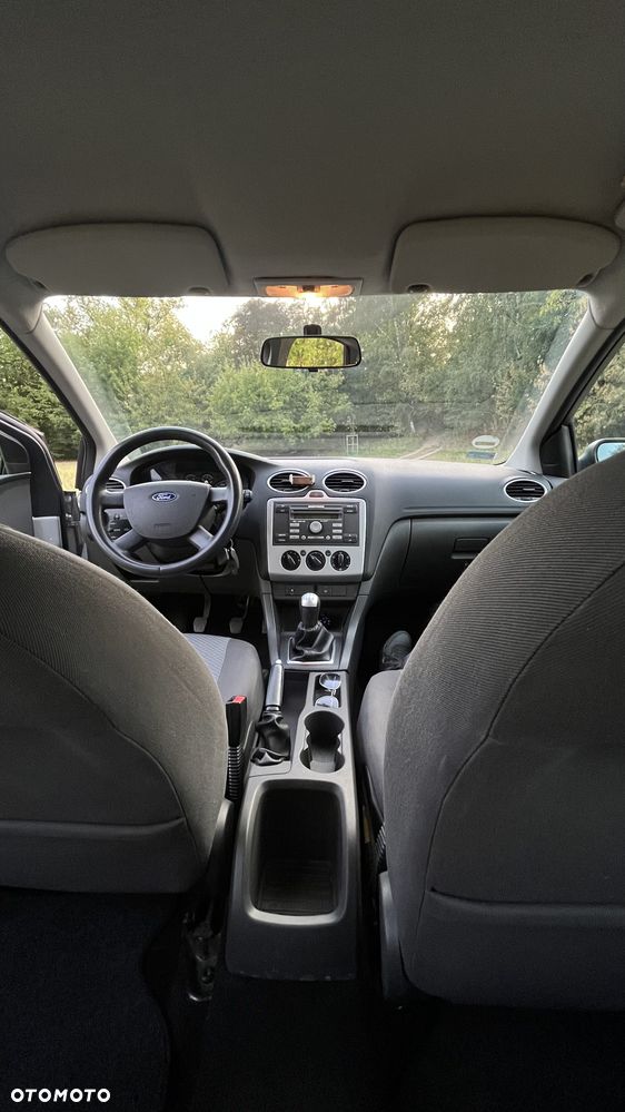 Ford Focus 1.6 16V Ambiente - 10
