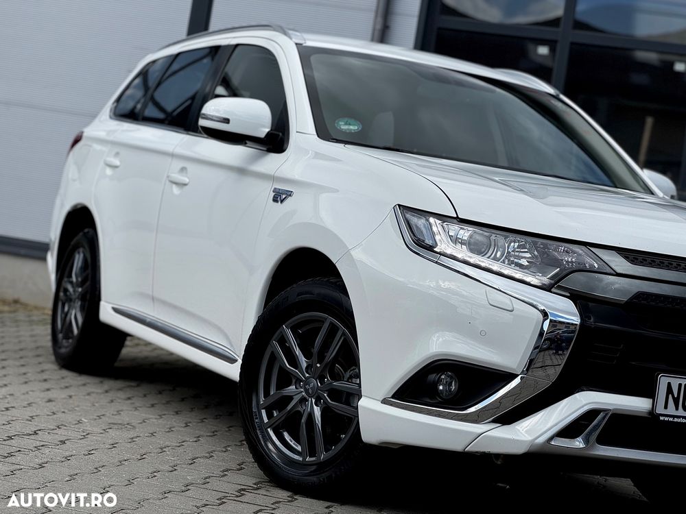 Mitsubishi Outlander 2.4 4WD Plug-In Hybrid Plus - 25
