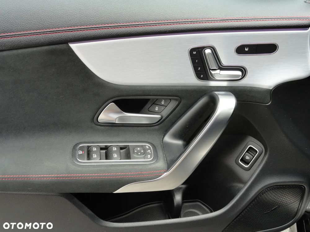 Mercedes-Benz CLA 200 7G-DCT Edition AMG Line - 23