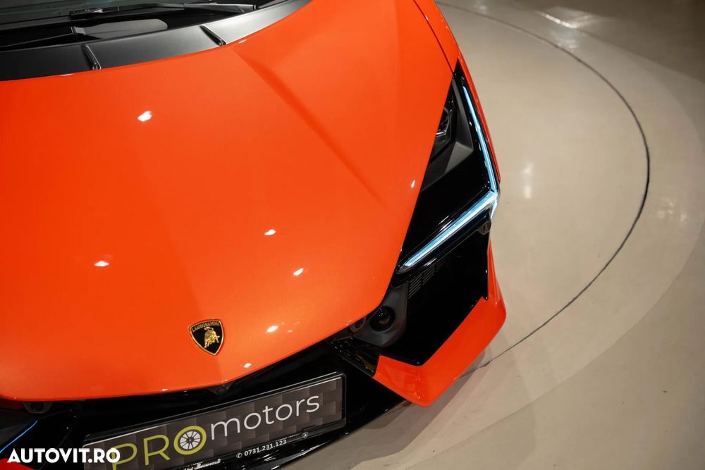 Lamborghini Revuelto - 11