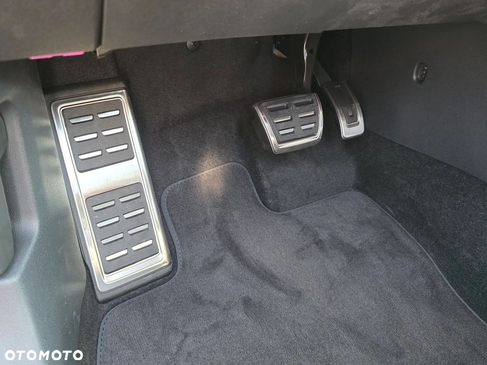 Volkswagen T-Roc 1.5 eTSI R-Line DSG - 22