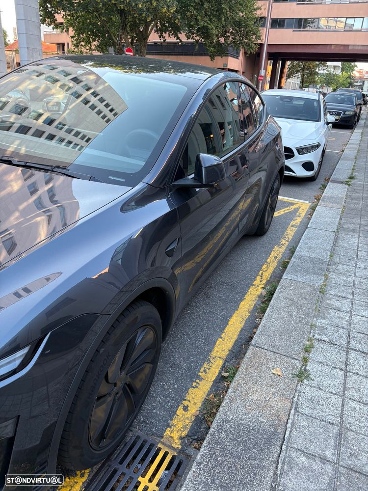 Tesla Model Y - 3