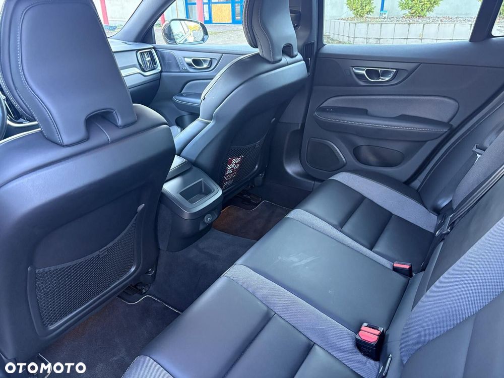 Volvo S60 B5 B AWD R-Design - 25