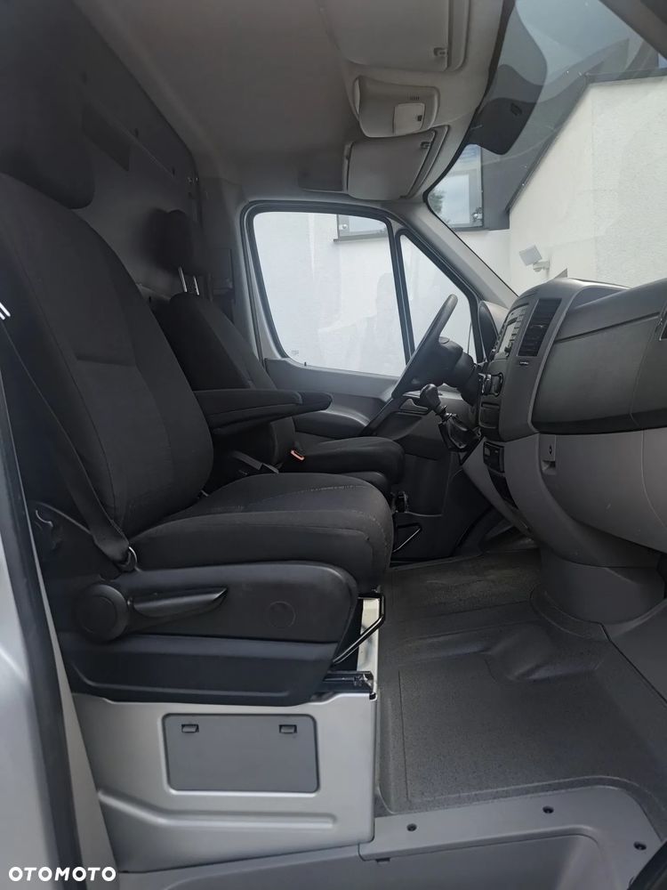 Mercedes-Benz Sprinter - 11