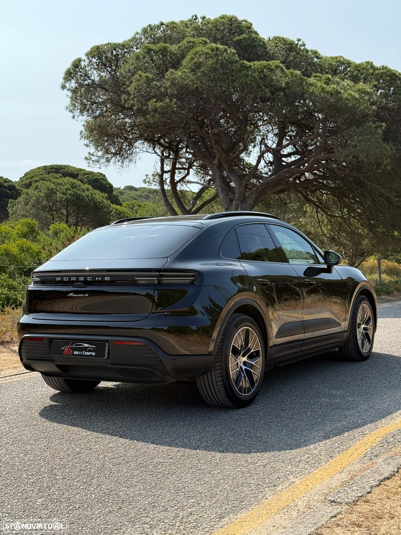 Porsche Macan Electric 4 - 5