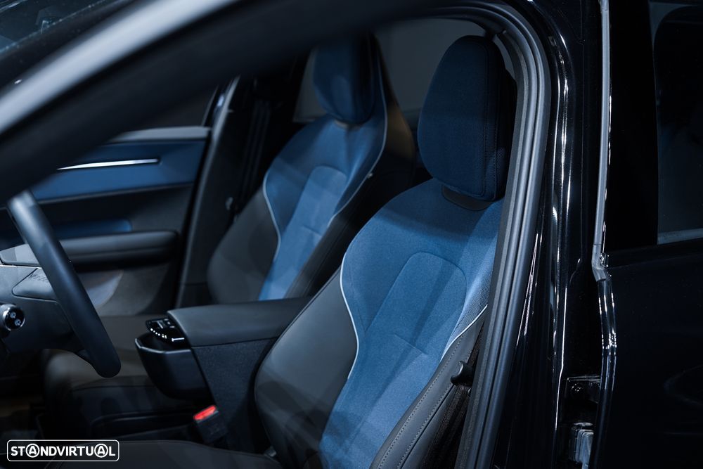 Volvo EX30 69 kWh Single Motor Extended Range Black Edition - 11