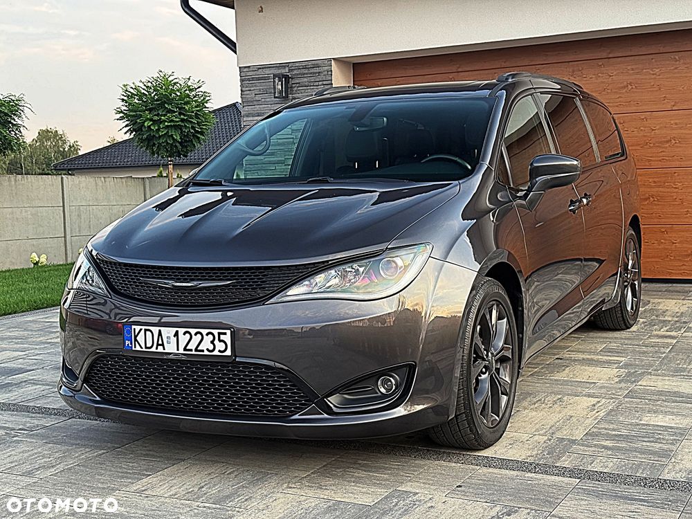 Chrysler Pacifica - 30