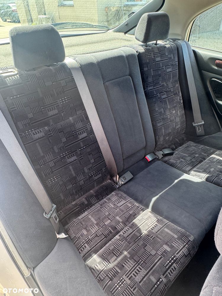 Honda Accord 1.8i LS - 15