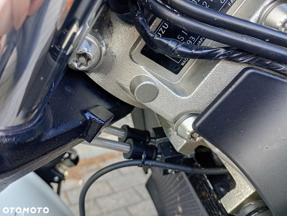 Suzuki GSR - 16