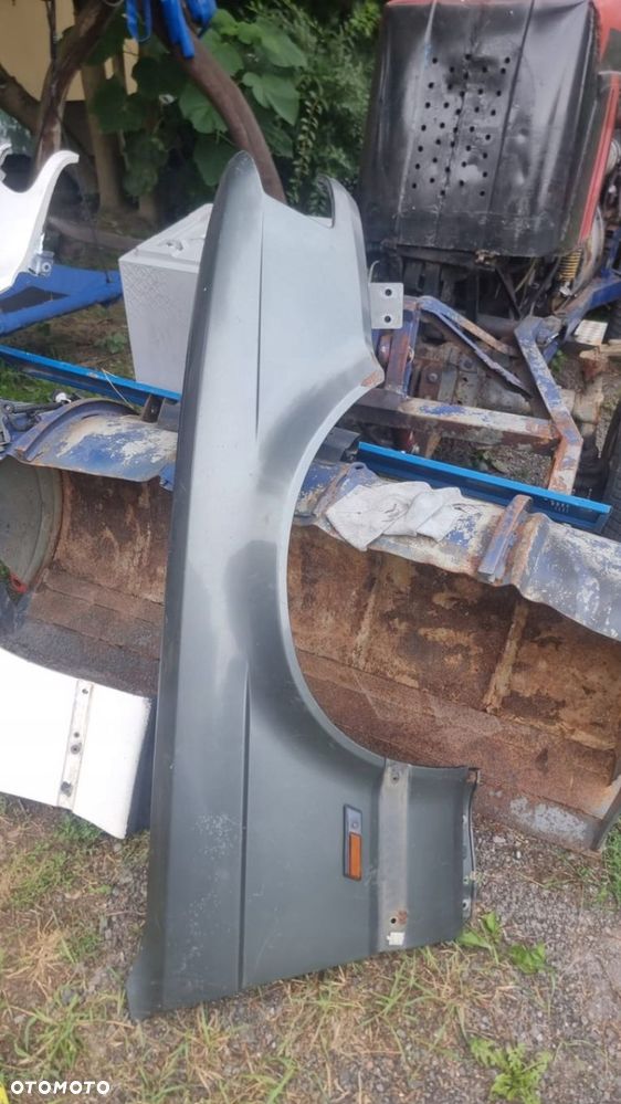 BŁOTNIK PRAWY PRZÓD BMW E32 SREBRNY - 1