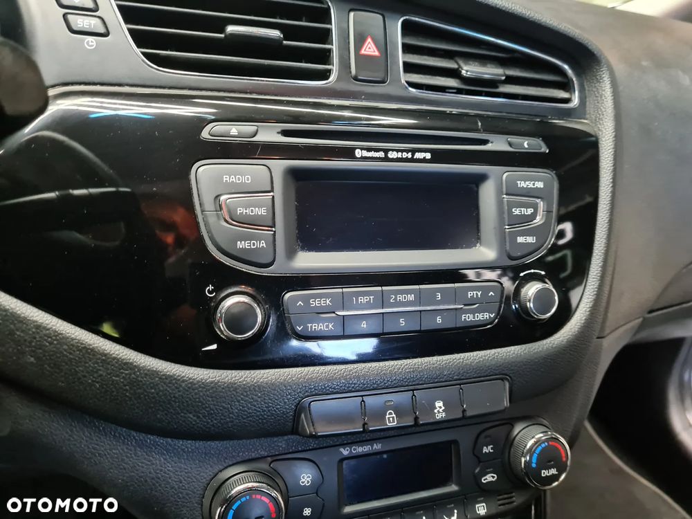 Kia Ceed 1.6 CRDi ISG Spirit - 23