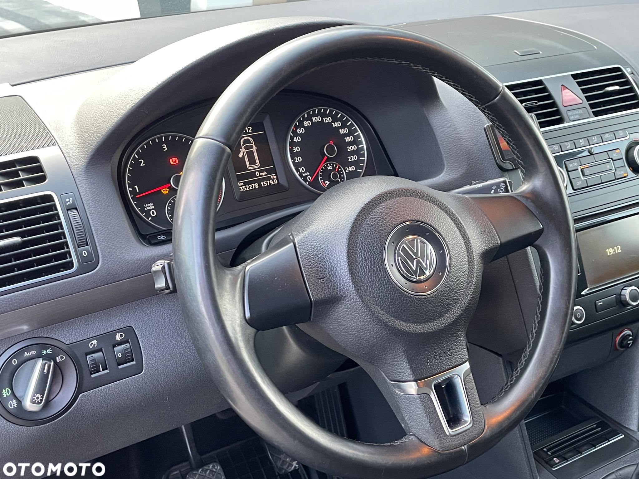 Volkswagen Touran 1.6 TDI DPF BlueMot Trendline - 17