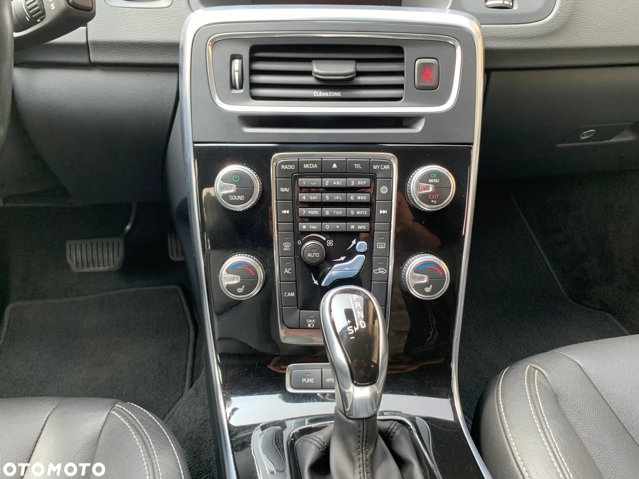 Volvo V60 D6 AWD Plug-in Hybrid Summum - 16