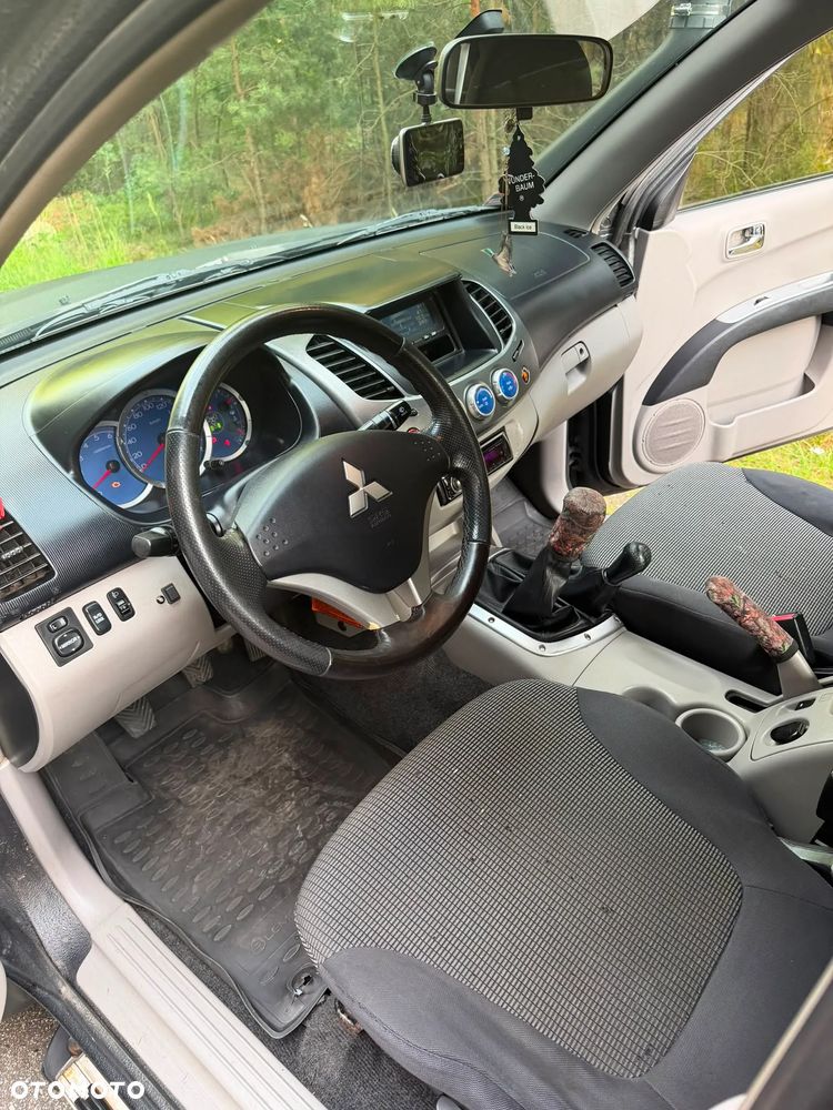 Mitsubishi L200 2.5 DID Intense + - 9