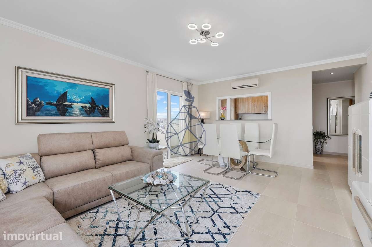 Apartamento T2  com Garagem na 1º Linha da Praia da Rocha - Grande imagem: 3/57