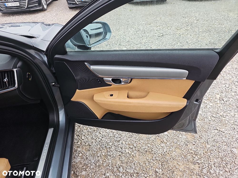 Volvo V90 D4 Momentum - 28
