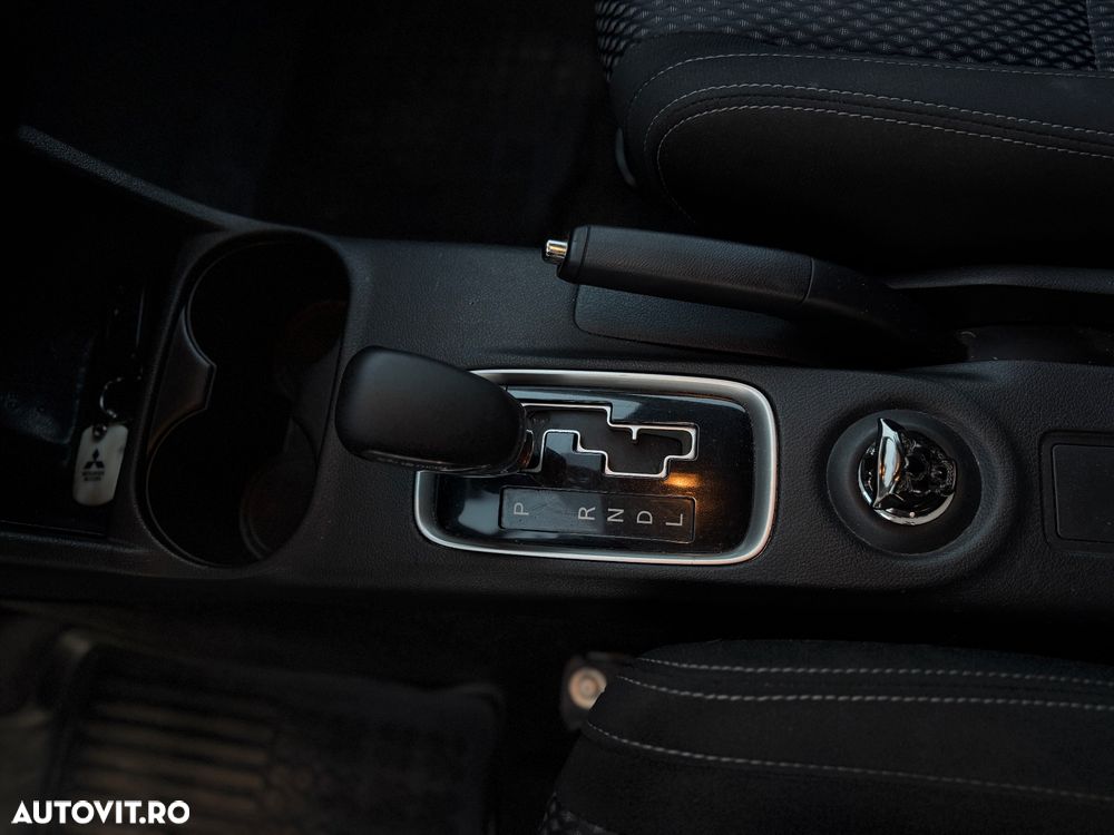 Mitsubishi Outlander - 15
