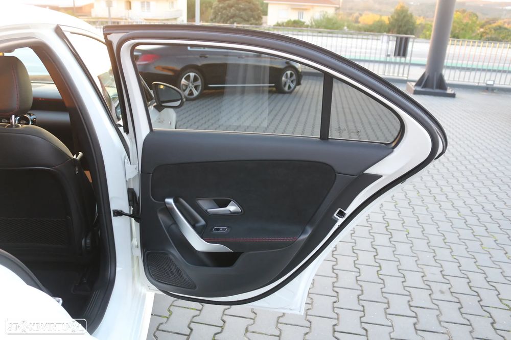 Mercedes-Benz A 250 Limousine e AMG Line - 37