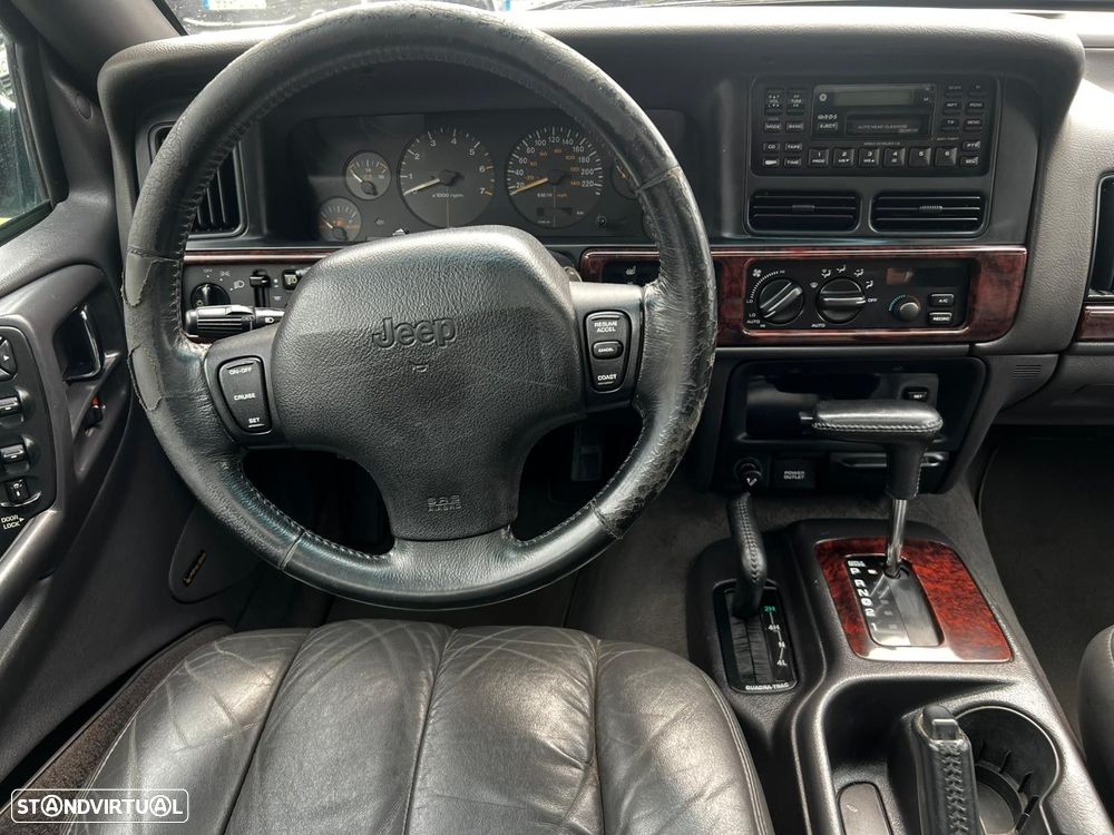 Jeep Grand Cherokee - 21