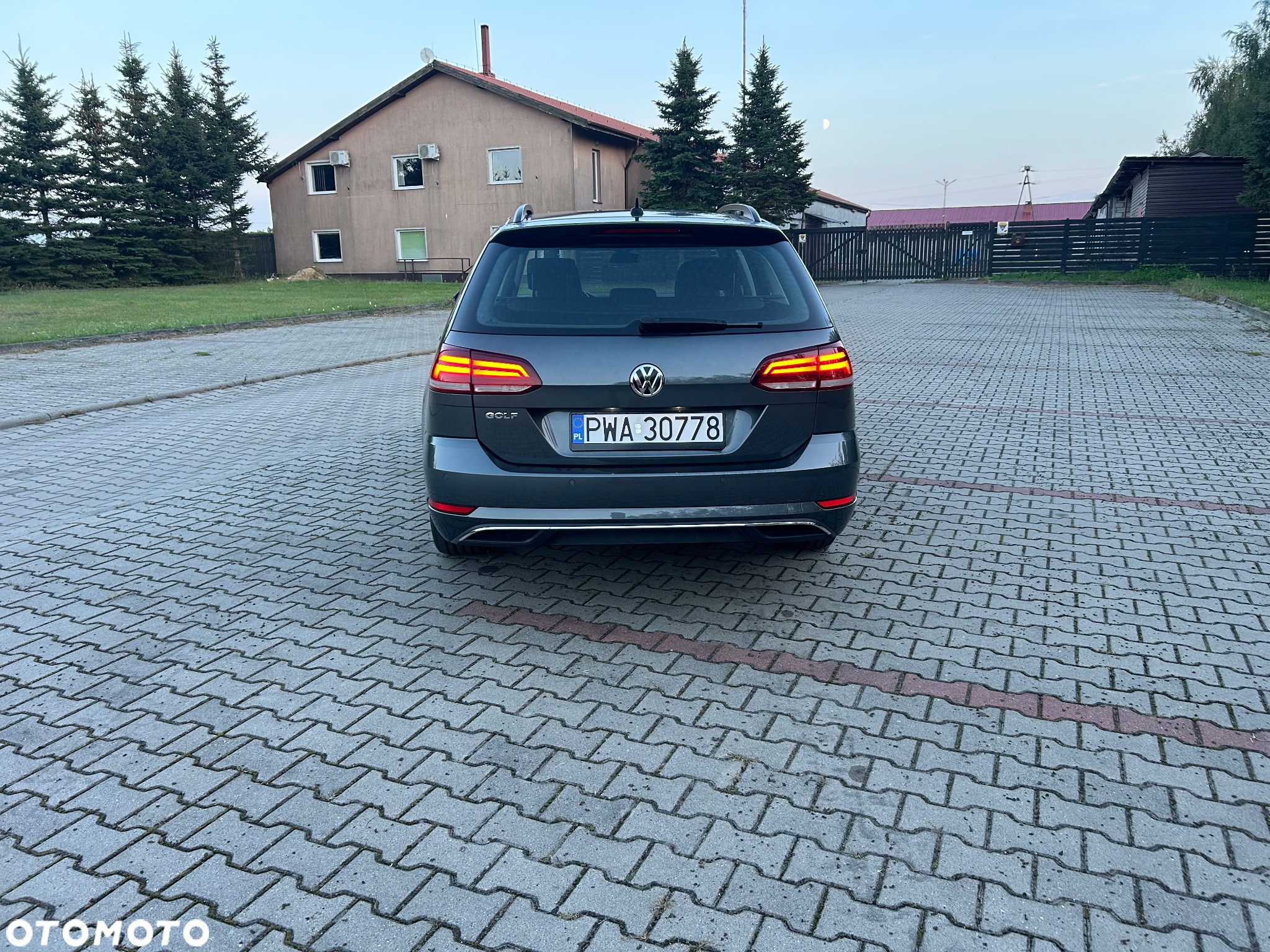 Volkswagen Golf 2.0 BlueTDI DSG Highline - 10