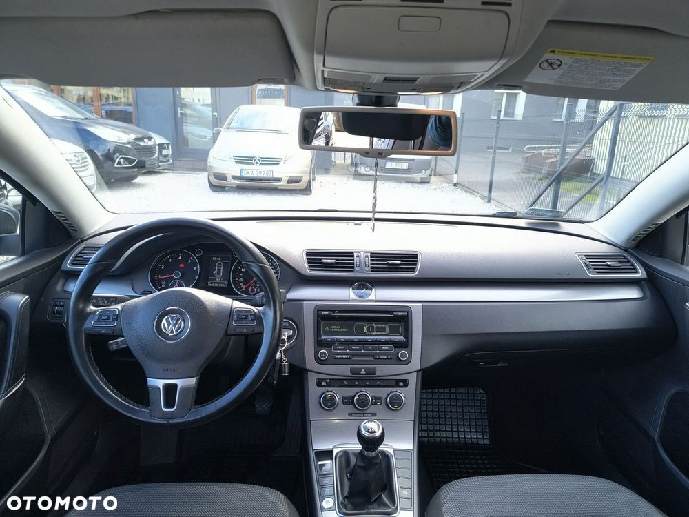 Volkswagen Passat - 12