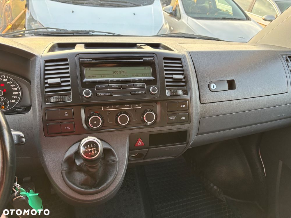 Volkswagen Caravelle - 19