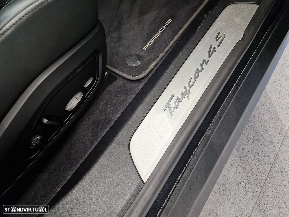 Porsche Taycan 4S - 27