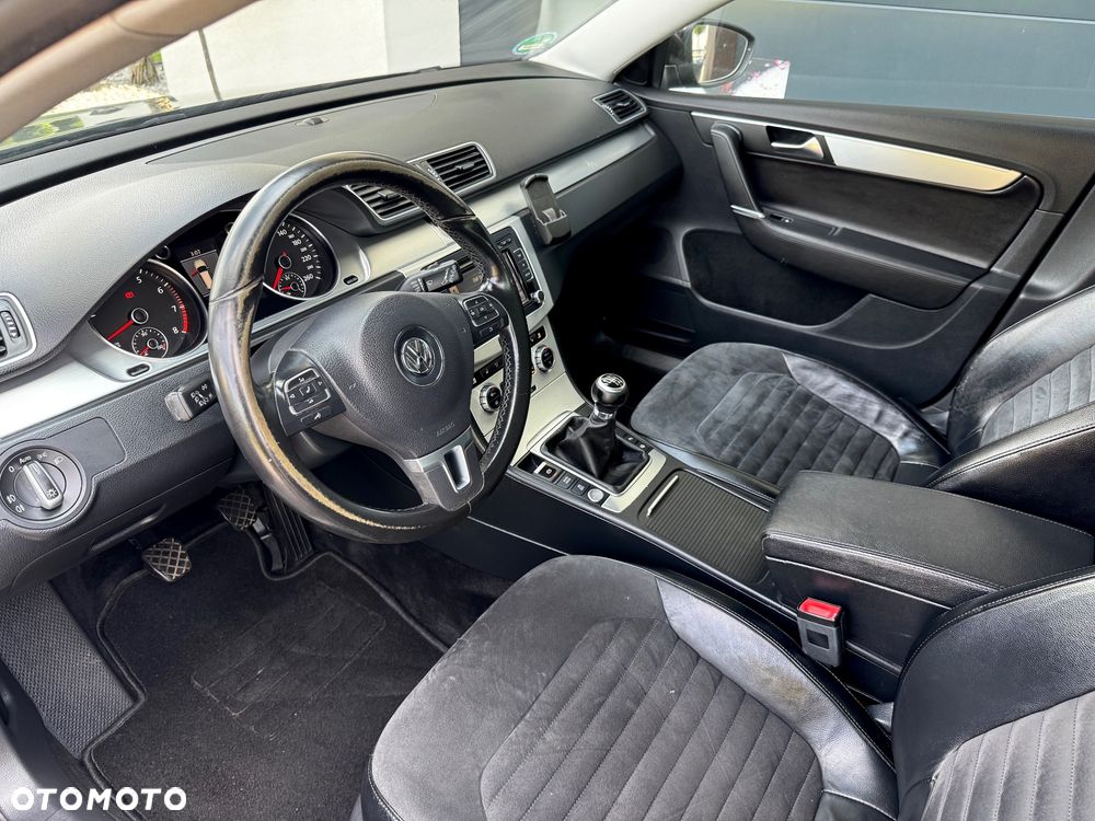 Volkswagen Passat - 25
