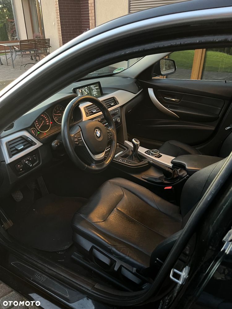 BMW Seria 3 318d Sport Line - 8