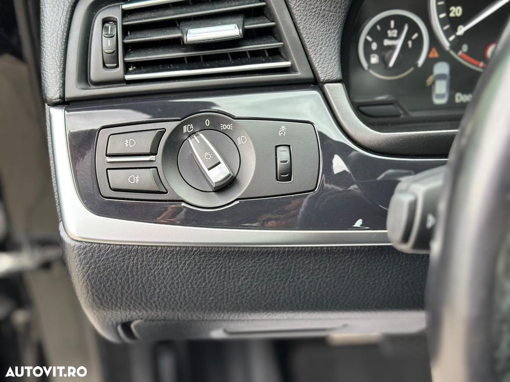 BMW Seria 5 520d Aut. - 29