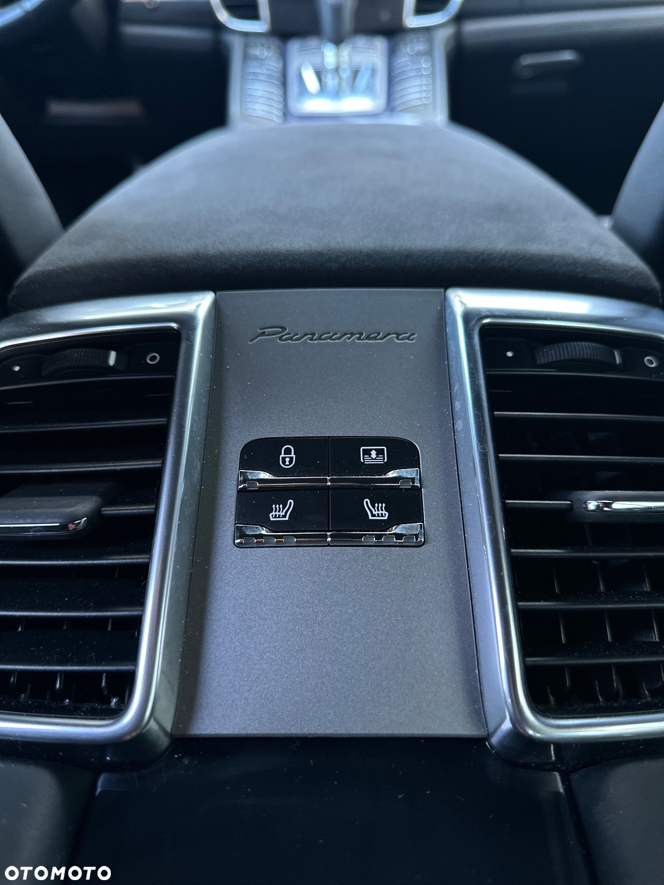 Porsche Panamera GTS PDK - 35