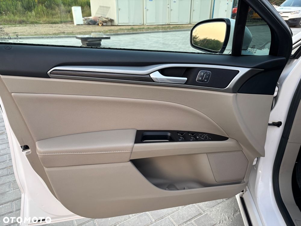 Ford Fusion 2.0 EcoBoost Titanium - 17