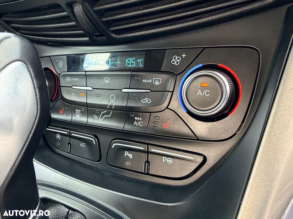 Ford Kuga - 27