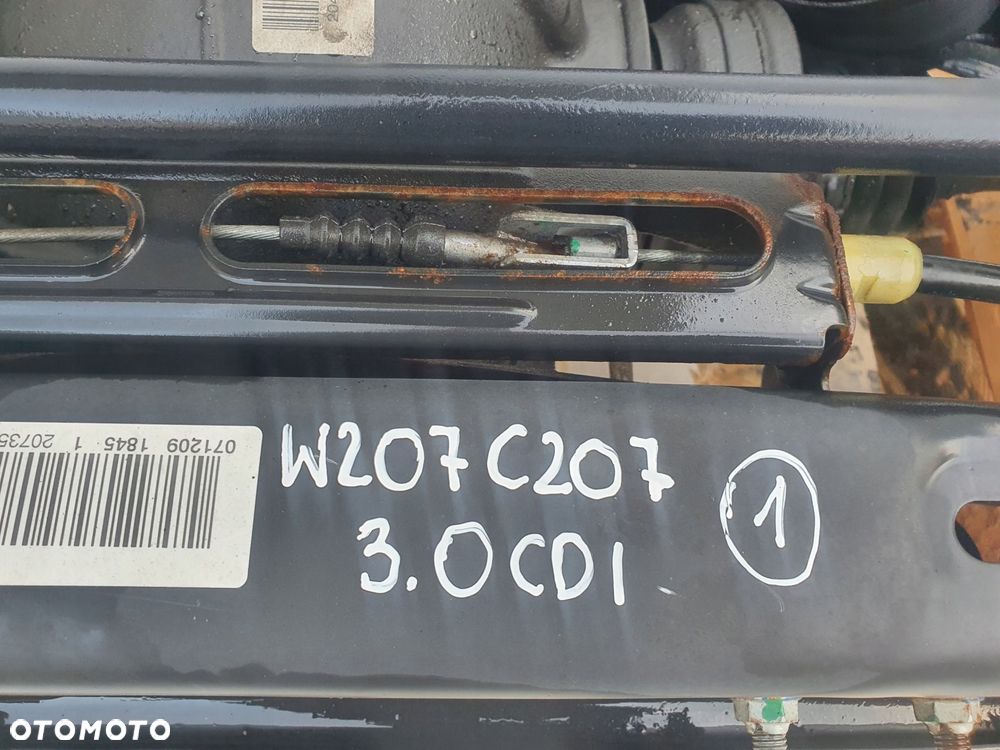 Mercedes W207 3.0 V6 CDI TYLNE ZAWIESZENIE TYŁ KPL - 2