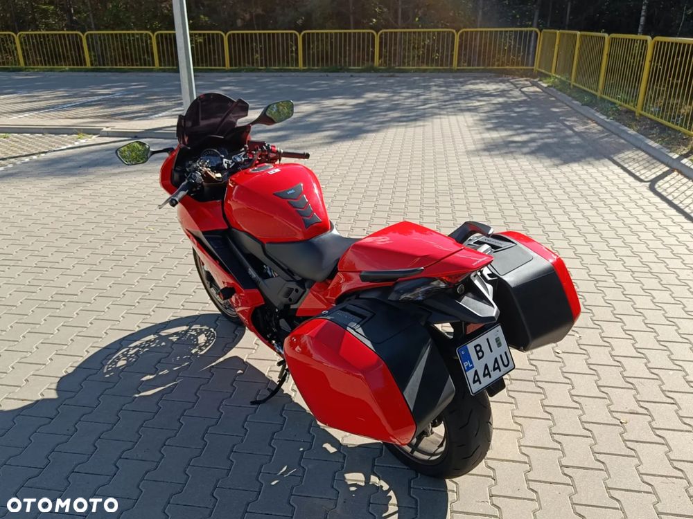 Honda VFR - 19