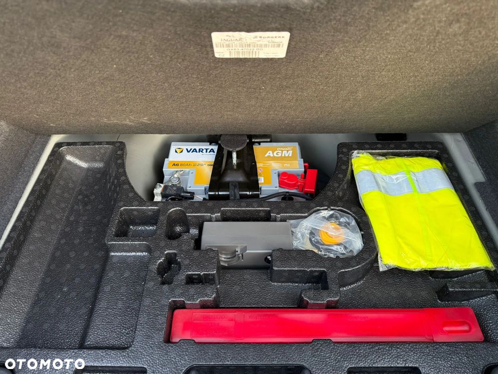 Jaguar XF 20d Portfolio - 11