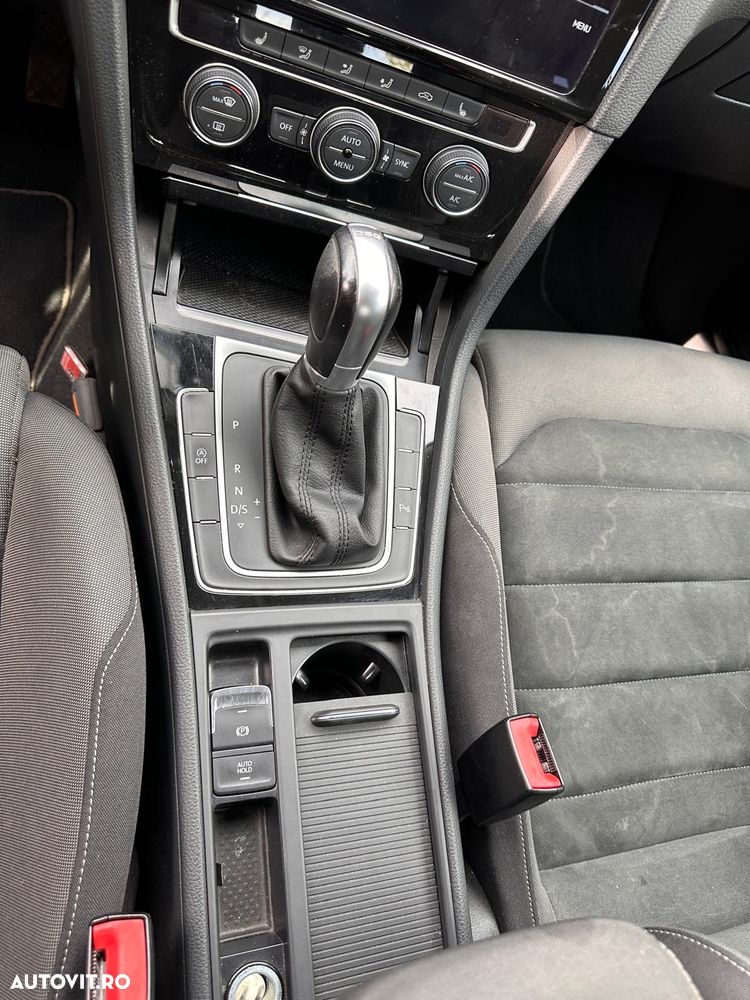 Volkswagen Golf - 12