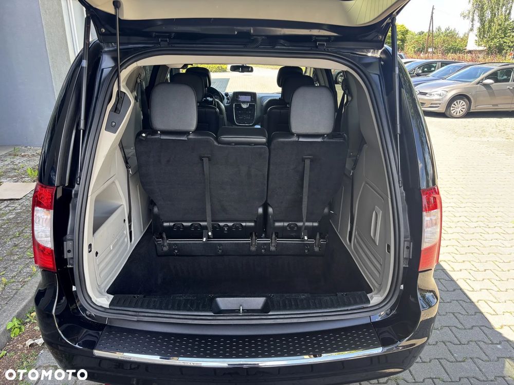 Chrysler Town & Country 3.6 Limited - 39
