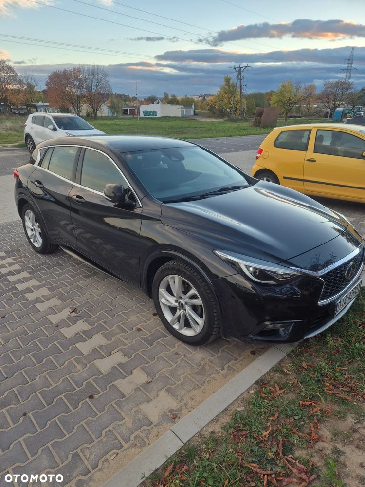 Infiniti Q30 - 1