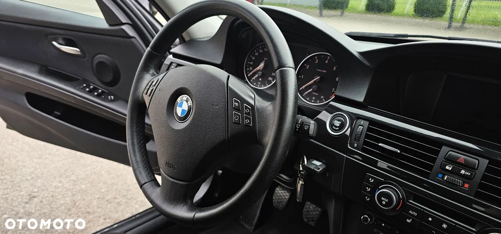 BMW Seria 3 320i - 11