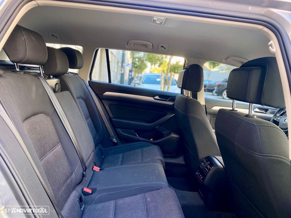 VW Passat Variant 2.0 TDI Confortline DSG - 23