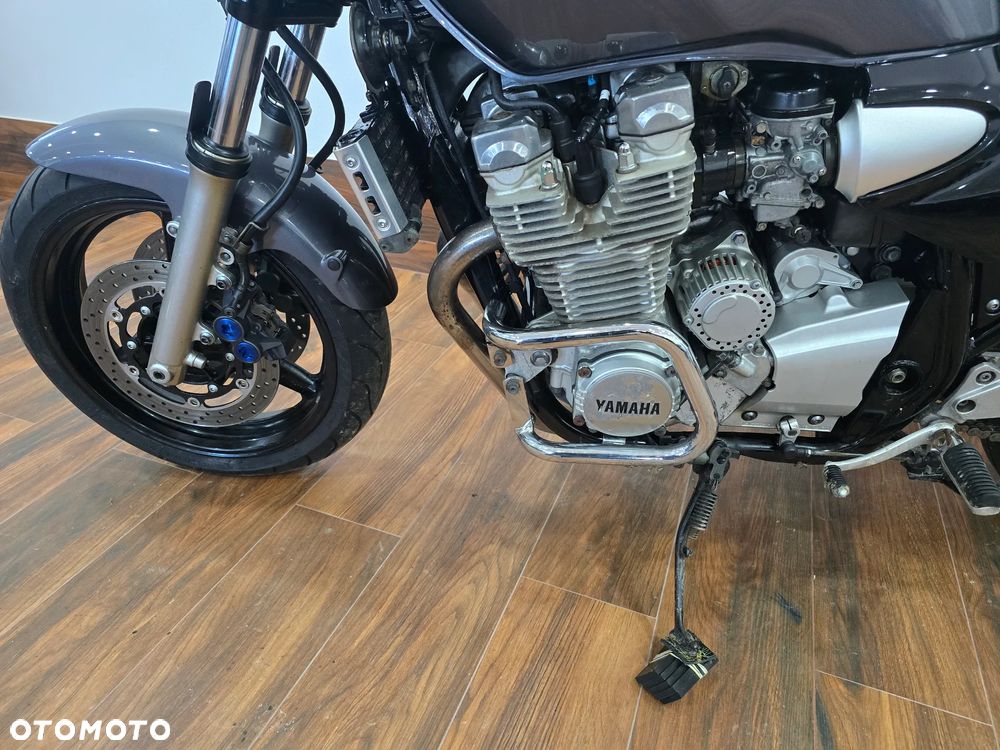 Yamaha XJR - 10