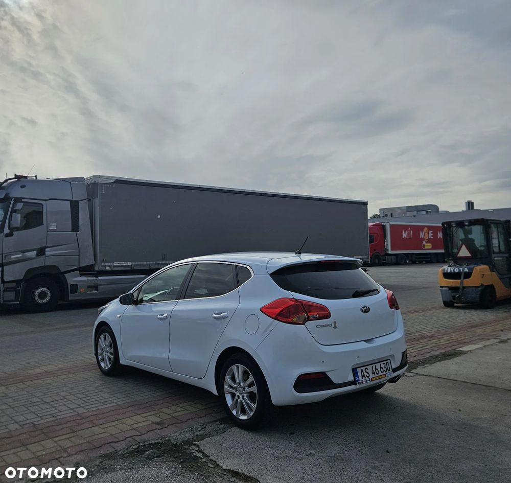 Kia Ceed 2015 photo 4