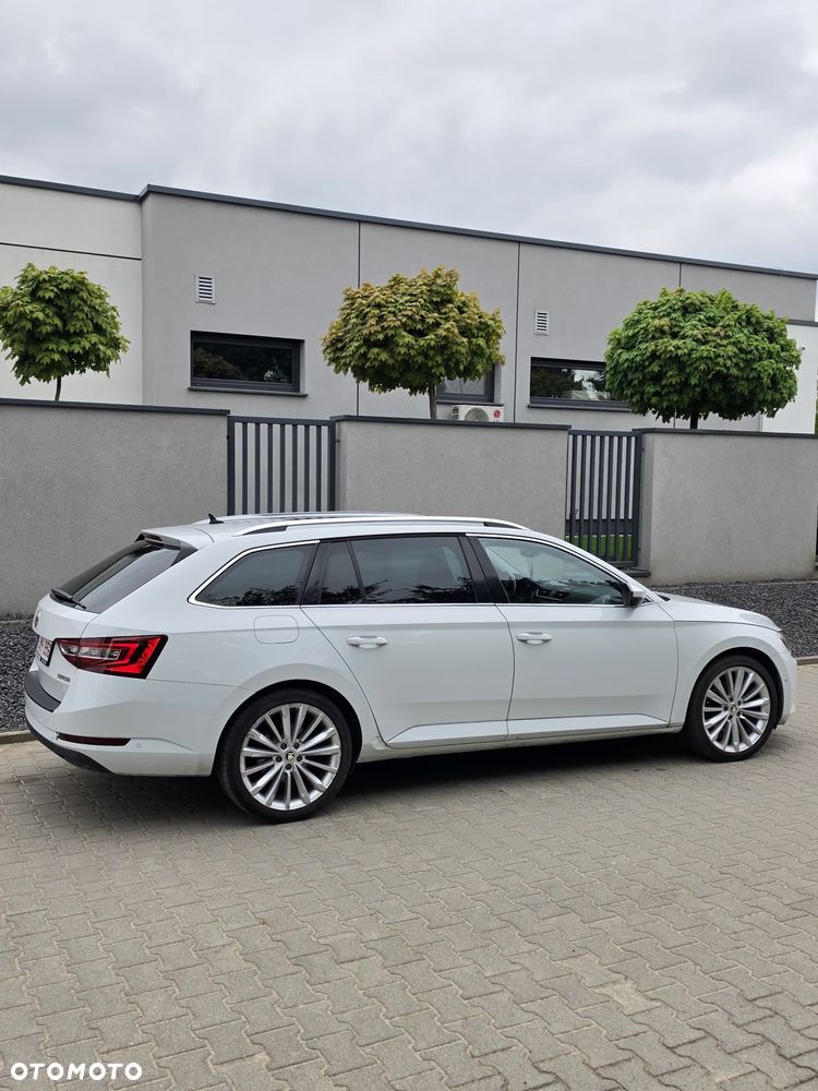 Skoda Superb 2.0 TDI Sportline - 11