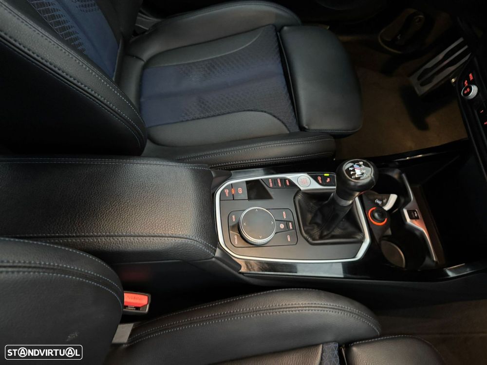 BMW 116 d Pack Desportivo M - 51