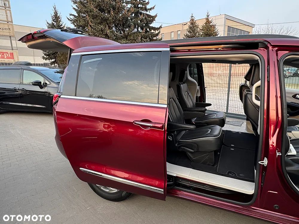 Chrysler Pacifica - 11
