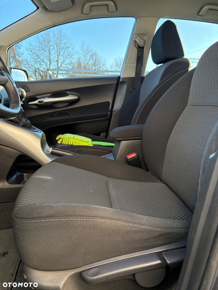Toyota Auris - 11