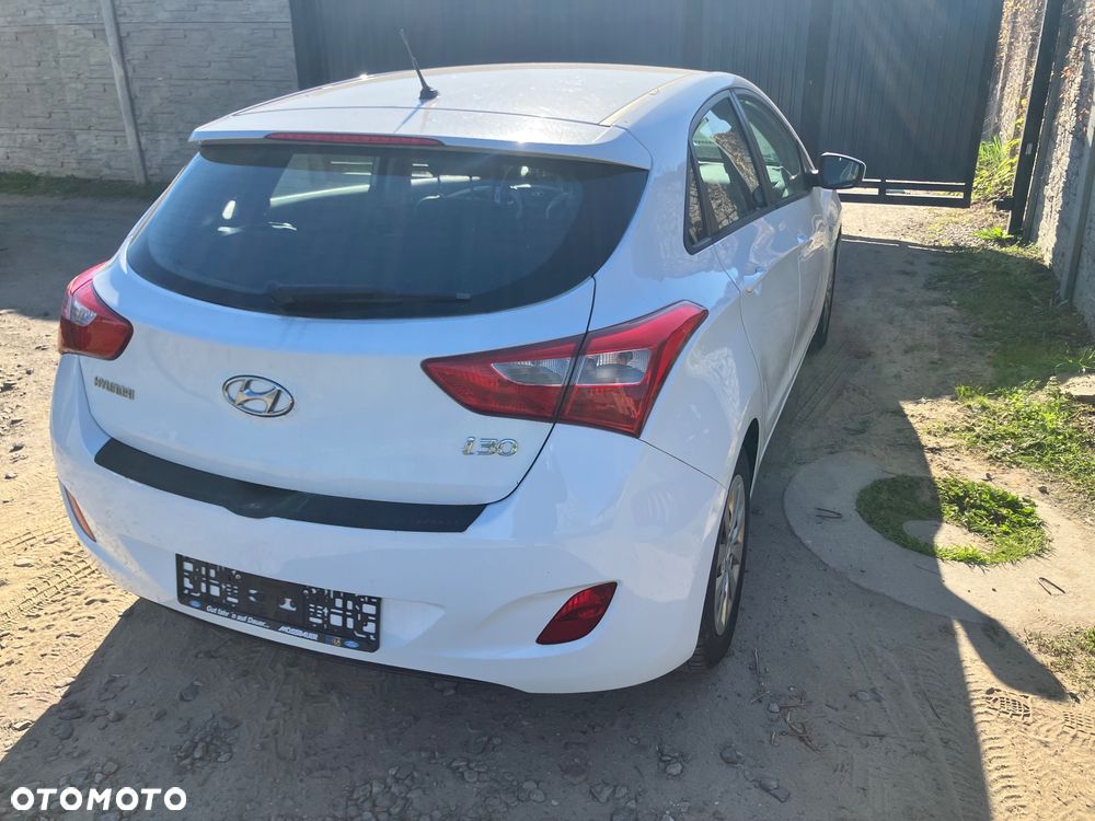 Hyundai i30 blue 1.6 CRDi Trend - 9