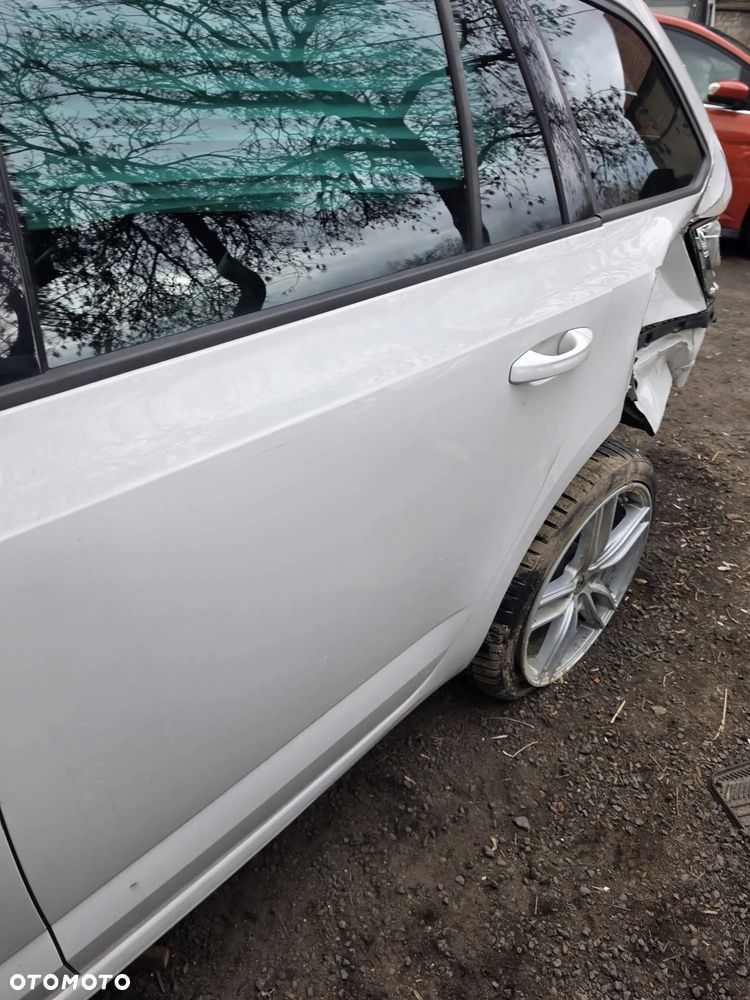 Drzwi  lewy tył skoda  octavia  III  kombi  lift w kolorze  LF9E - 3