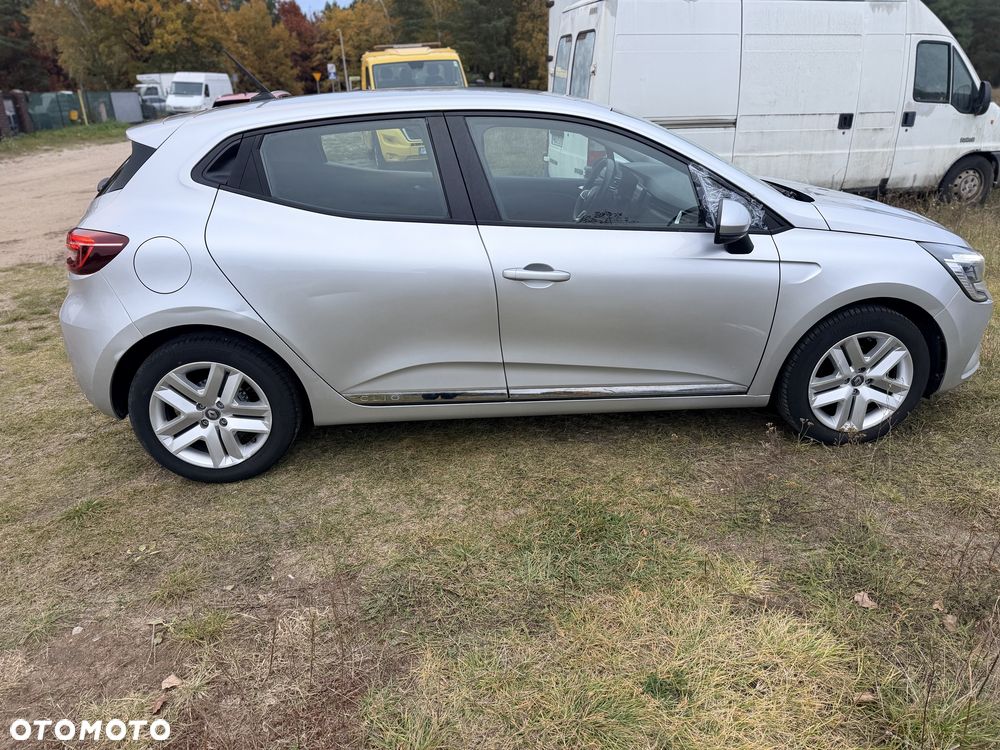Renault Clio - 11
